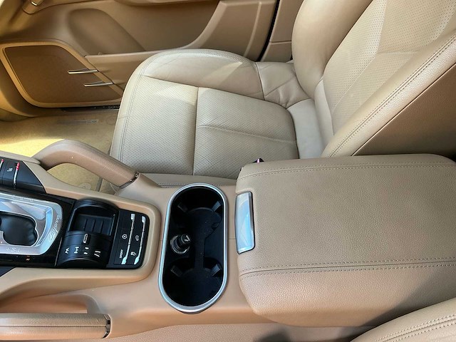 2010 porsche cayenne awd 4dr s personenauto - afbeelding 9 van  39