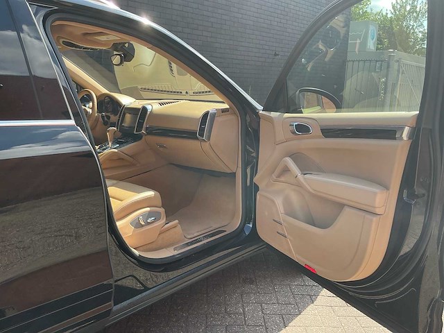 2010 porsche cayenne awd 4dr s personenauto - afbeelding 28 van  39
