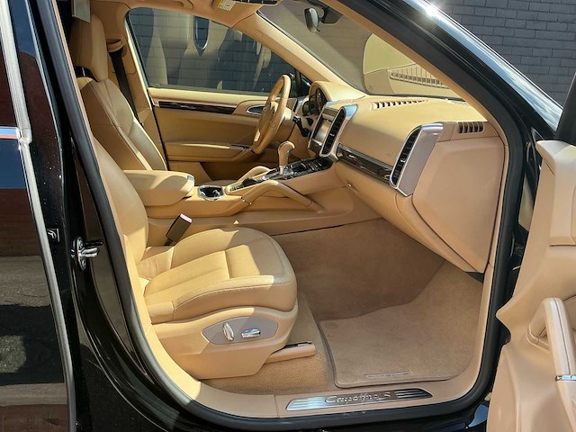 2010 porsche cayenne awd 4dr s personenauto - afbeelding 29 van  39
