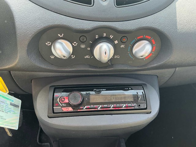 2010 renault twingo 1.2-16v authentique personenauto - afbeelding 13 van  24
