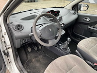 2010 renault twingo 1.2 personenauto 23-lgk-4 - afbeelding 8 van  16
