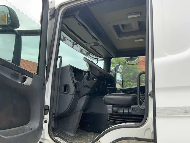 2010 scania p360b 6x2*4 vrachtwagen met 2017 amphitec flex loaderv4000 zuig installatie - afbeelding 22 van  35