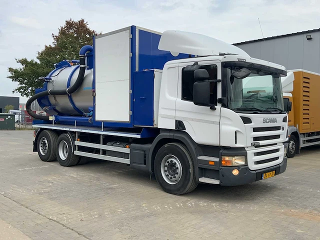 2010 scania p360b 6x2*4 vrachtwagen met 2017 amphitec flex loaderv4000 zuig installatie - afbeelding 32 van  35