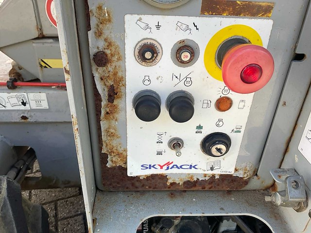 2010 sky jack sj 6832 rt hoogwerker - afbeelding 10 van  15