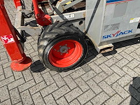 2010 sky jack sj 6832 rt hoogwerker - afbeelding 13 van  15