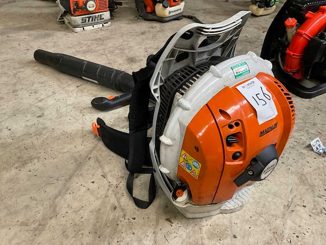 2010 stihl br600 ruggedragen bladblazer - afbeelding 1 van  4