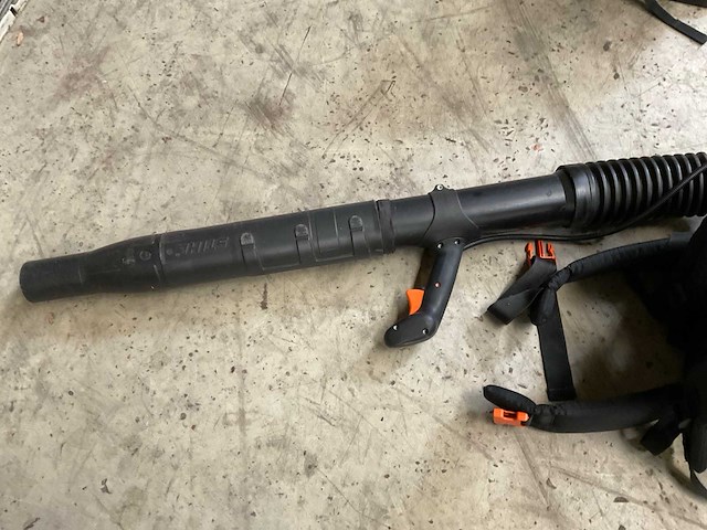 2010 stihl br600 ruggedragen bladblazer - afbeelding 3 van  4