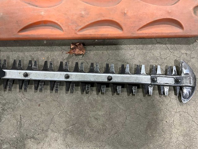 2010 stihl hs81r heggenschaar - afbeelding 7 van  11