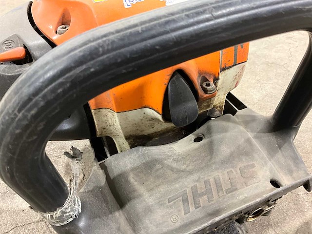 2010 stihl hs81r heggenschaar - afbeelding 10 van  11