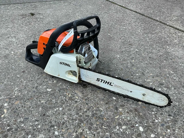 2010 stihl ms 171 kettingzaag - afbeelding 2 van  6