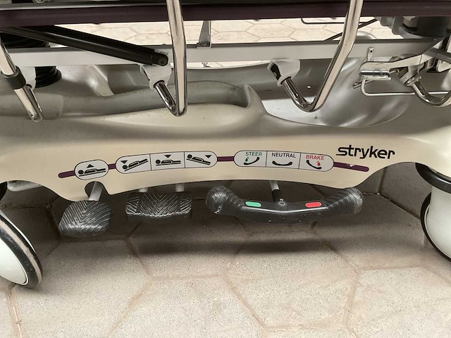 2010 stryker gynnie hospital bed - afbeelding 4 van  8