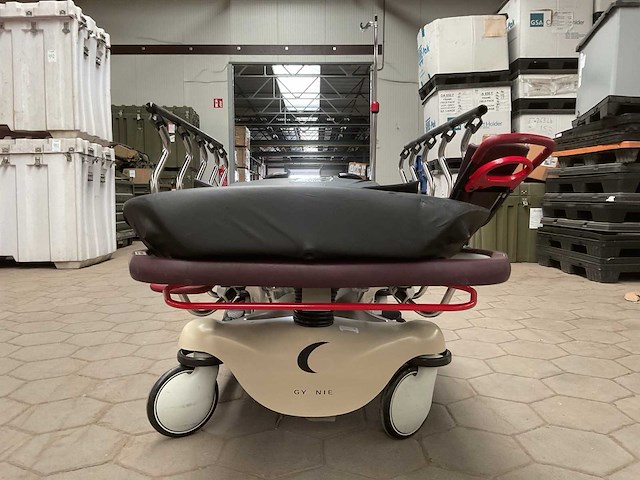 2010 stryker gynnie hospital bed - afbeelding 5 van  8