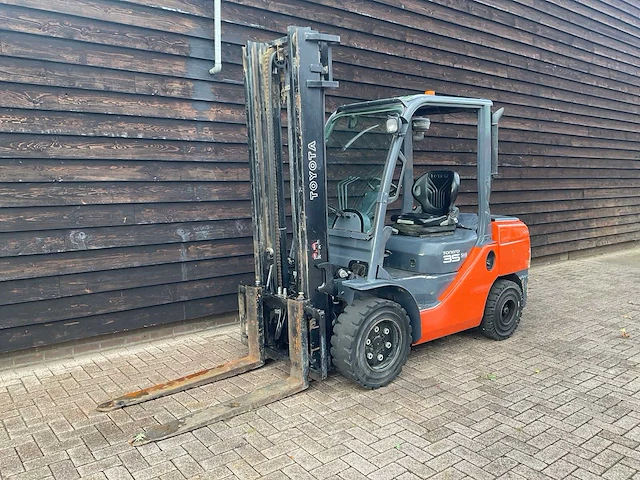 2010 toyota 52 - 8 fdjf 35 vorkheftruck - afbeelding 1 van  18