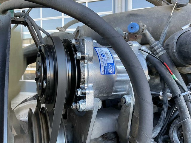 2010 valtra t132 direct vierwielaangedreven landbouwtractor - afbeelding 7 van  19