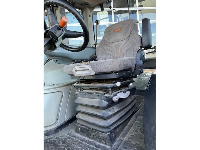 2010 valtra t132 direct vierwielaangedreven landbouwtractor - afbeelding 11 van  19
