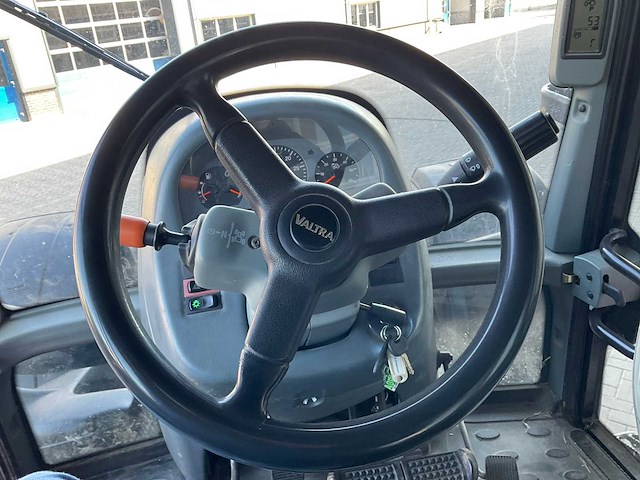 2010 valtra t132 direct vierwielaangedreven landbouwtractor - afbeelding 14 van  19