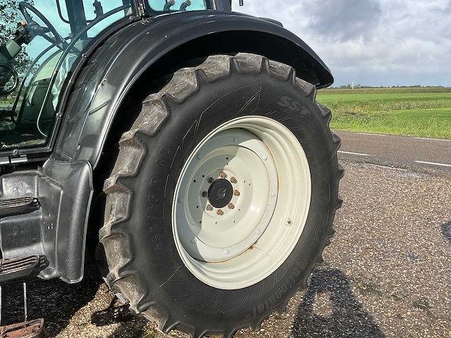 2010 valtra t162 vierwielaangedreven landbouwtractor - afbeelding 22 van  28