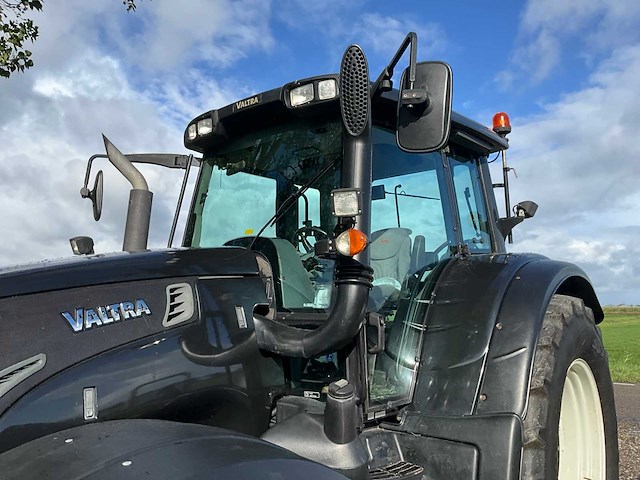 2010 valtra t162 vierwielaangedreven landbouwtractor - afbeelding 3 van  9