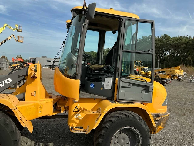 2010 volvo l30b-z wiellader – palletvorken - afbeelding 3 van  29