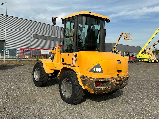 2010 volvo l30b-z wiellader – palletvorken - afbeelding 20 van  29