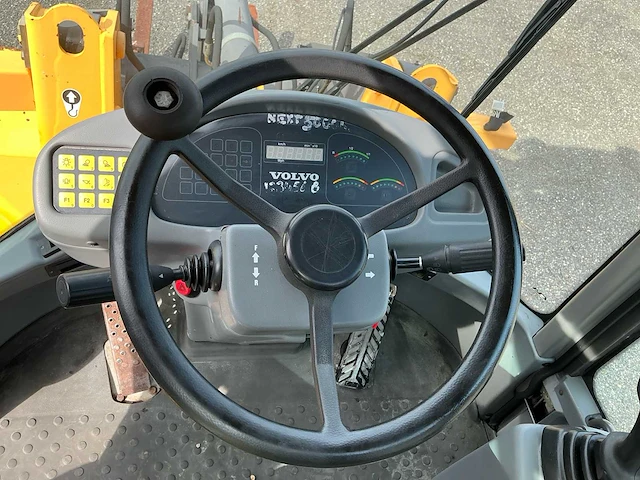 2010 volvo l30b-z wiellader – palletvorken - afbeelding 16 van  29