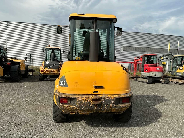 2010 volvo l30b-z wiellader – palletvorken - afbeelding 24 van  29