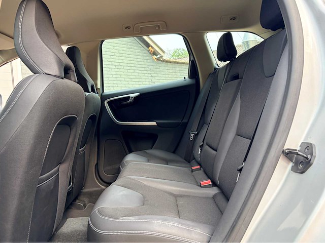 2010 volvo xc60 automaat 2.0t kinetic personenauto - afbeelding 5 van  16