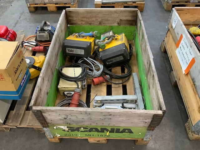 2010 yale cpvf 5-8/10-4 elektrische kettingtakel (2x) - afbeelding 2 van  2