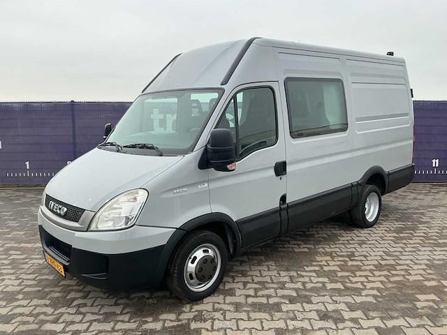2011 - iveco - daily - 35c15v 330 h3 - bedrijfswagen - afbeelding 1 van  13