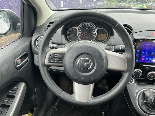 2011 - mazda - 2 - 1.3 bifuel gt-m line - personenauto - afbeelding 11 van  11