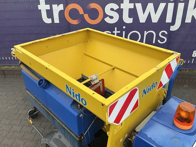 2011 - nido stratos - b08l-15 avcxn-280 - zoutstrooier aanhangwagen - afbeelding 7 van  10