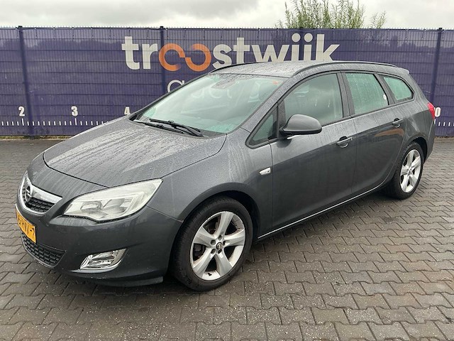 2011 - opel - astra sports tourer - 1.4 turbo edition - personenauto - afbeelding 1 van  6