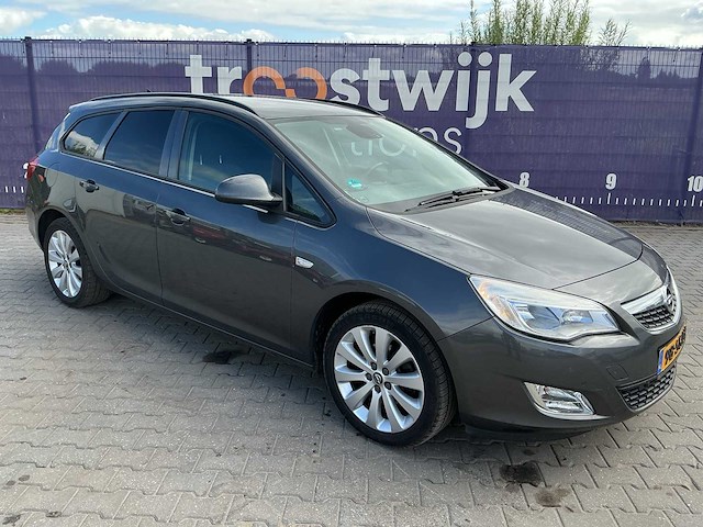 2011 - opel - astra sports tourer - 1.4 turbo edition - personenauto - afbeelding 1 van  8