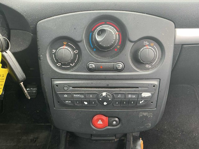 2011 - renault - clio - 1.5 dci authentique - personenauto - afbeelding 11 van  12