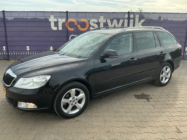 2011 - skoda - octavia combi - 1.2 tsi elegance bns - personenauto - afbeelding 1 van  11