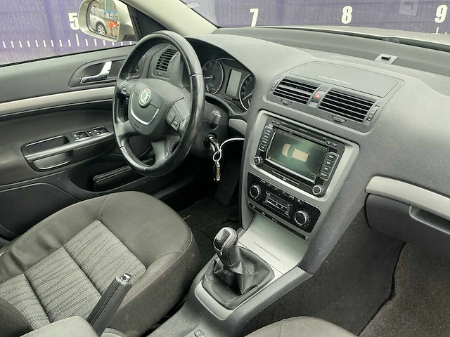 2011 - skoda - octavia combi - 1.2 tsi elegance bns - personenauto - afbeelding 9 van  11