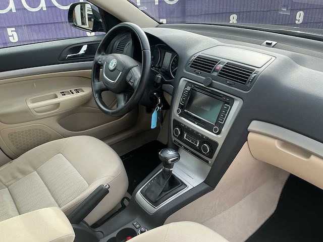 2011 - skoda - octavia combi - 1.2 tsi elegance bns - personenauto - afbeelding 11 van  13