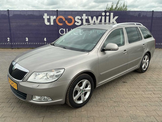 2011 - skoda - octavia combi - 1.2 tsi elegance bns - personenauto - afbeelding 1 van  11