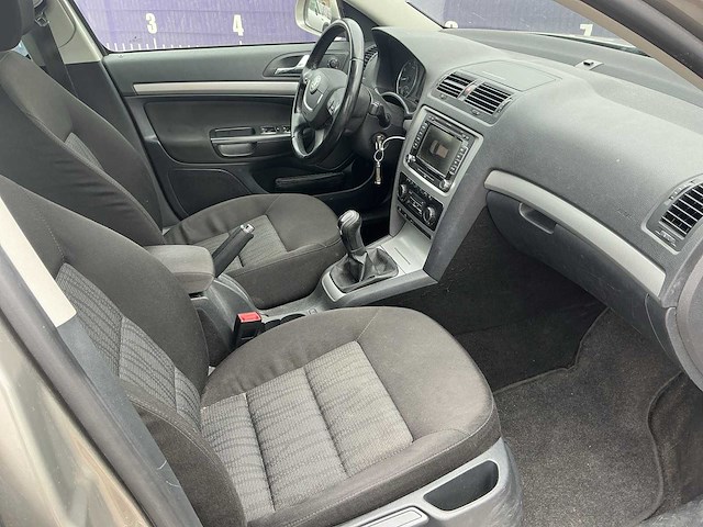 2011 - skoda - octavia combi - 1.2 tsi elegance bns - personenauto - afbeelding 7 van  11