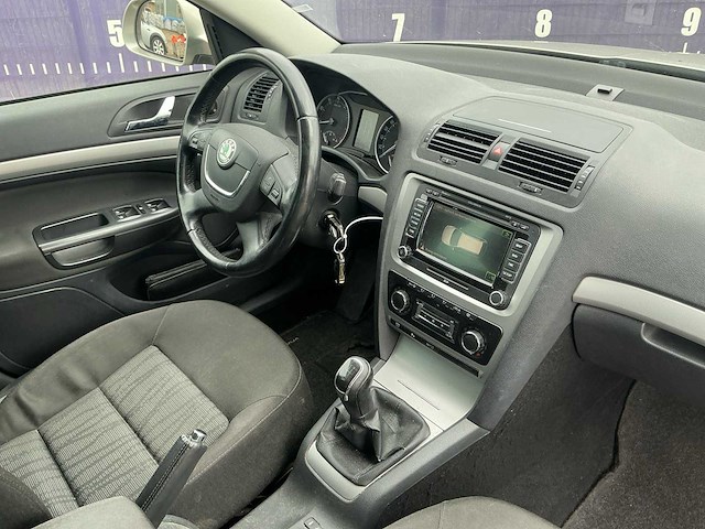 2011 - skoda - octavia combi - 1.2 tsi elegance bns - personenauto - afbeelding 9 van  11