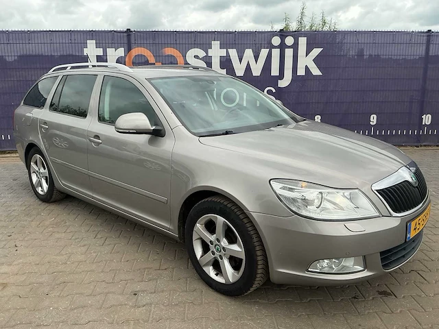 2011 - skoda - octavia combi - 1.2 tsi elegance bns - personenauto - afbeelding 4 van  11