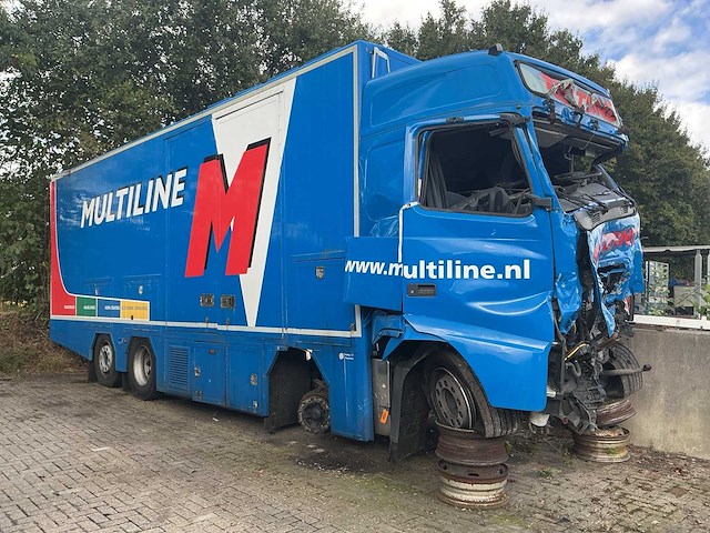 2011 - volvo - fh420 eev - vrachtwagen opbouw t.b.v. weg belijning (schade voertuig) - afbeelding 1 van  21