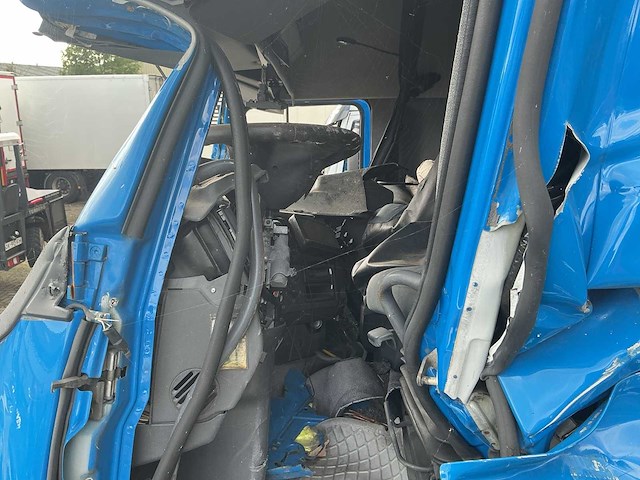 2011 - volvo - fh420 eev - vrachtwagen opbouw t.b.v. weg belijning (schade voertuig) - afbeelding 19 van  21