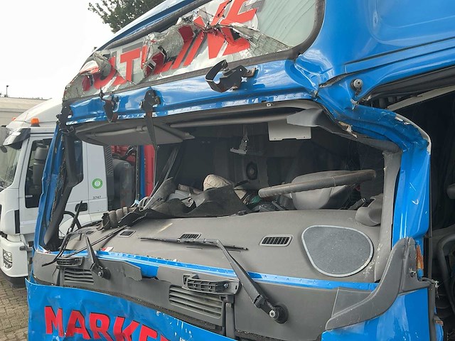 2011 - volvo - fh420 eev - vrachtwagen opbouw t.b.v. weg belijning (schade voertuig) - afbeelding 20 van  21