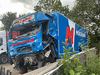 2011 - volvo - fh420 eev - vrachtwagen opbouw t.b.v. weg belijning (schade voertuig) - afbeelding 12 van  21
