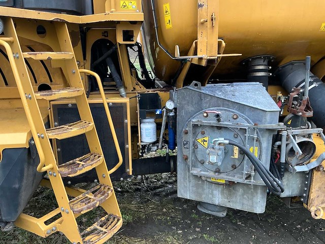 2011 ag-chem terra gator 8333 zelfrijdende mestverspreider - afbeelding 2 van  33