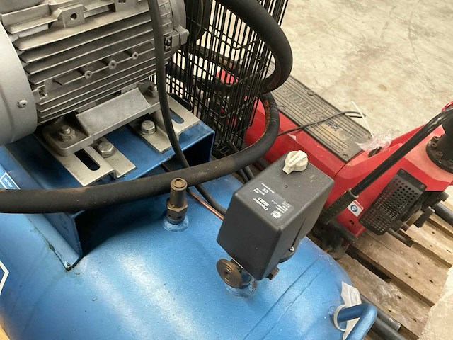 2011 airpress k300-600 luchtcompressor - afbeelding 9 van  12