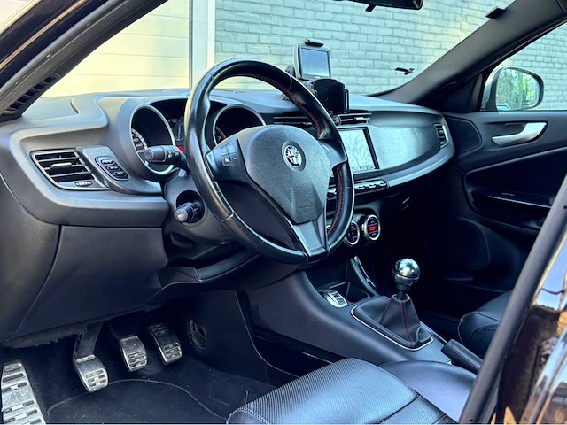 2011 alfa romeo giulietta 300+ pk personenauto - afbeelding 16 van  18