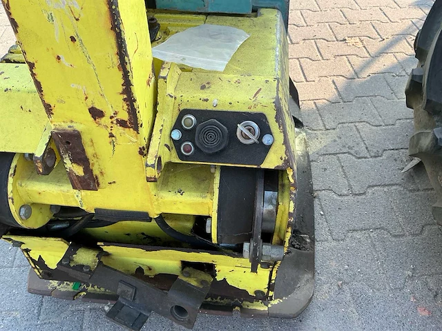 2011 ammann avh 5020 e reversibele trilplaat 415 kg - afbeelding 5 van  11