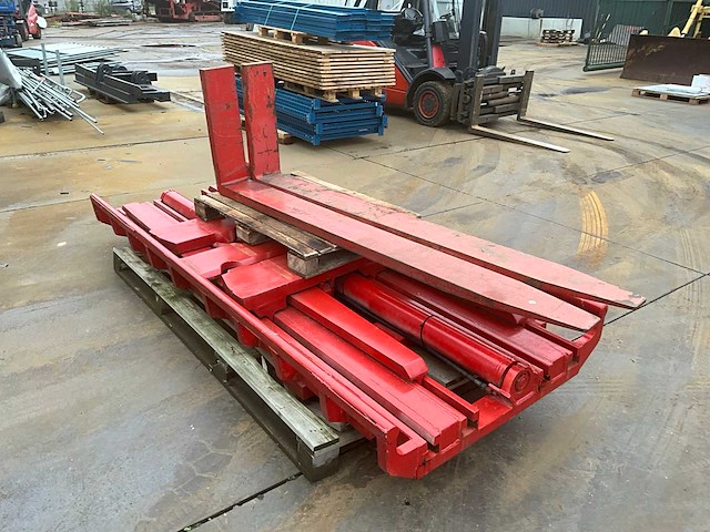 2011 auramo vorkheftruck vorkenbord 10t+ - afbeelding 1 van  1